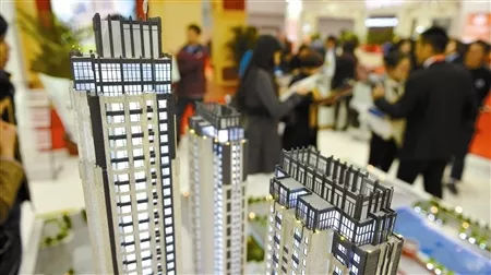 業(yè)主在過(guò)戶時(shí)也再度遭遇長(zhǎng)期排隊(duì)的情況