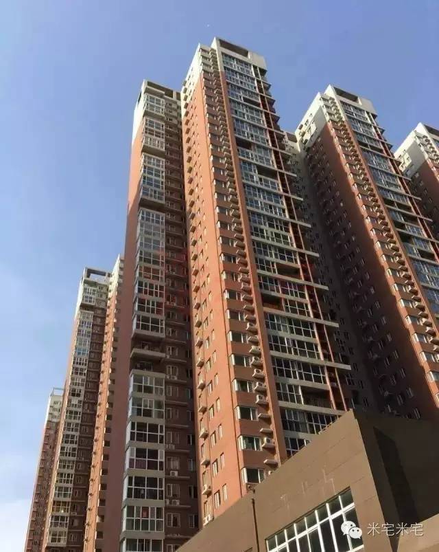 回遷房則指的是拆遷戶(hù)遭遇拆遷之后