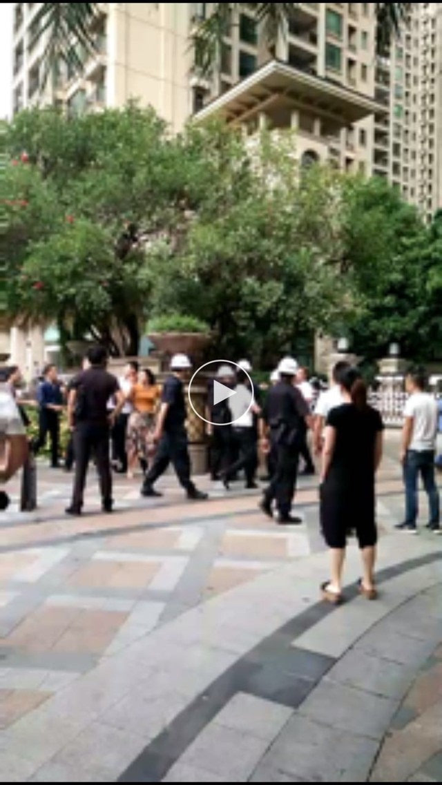 現(xiàn)在思藍(lán)地產(chǎn)通知他們?nèi)ソ慌瘹赓M