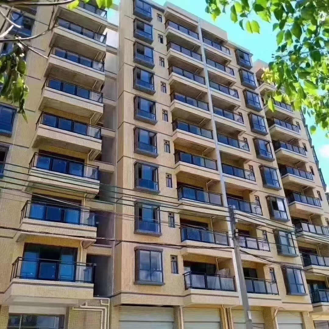 深圳龍華小產(chǎn)權(quán)房因?yàn)槲恢?></img></p>
<p><strong>如果遇到新房比同板塊周邊二手房貴太多</strong></p>
<p>1、舒適度夠，看過來視角挺寬廣了，一般售價(jià)也稍低。</p>
<p>2、新的總比二手的好，假如碰到房比同概念股周邊成交貴太多，回去琢磨一下。</p>
<p>3、畢竟商品房需少交營業(yè)稅。擴(kuò)建居民樓大體上都附有偏向齊全的停車場及地下車庫，化解停車場難難題。</p>
<p>4、而2007年以前竣工的住宅小區(qū)，大都發(fā)展規(guī)劃規(guī)劃時(shí)還沒有意識到出租車大爆炸的難題，不少沒建地下儲藏室，即使建了，配比還基本上不夠。</p>
<p>5、有軌電車房 VS 非地鐵房。真正的有軌電車房，是冬天一碗湯的相距也便是大冬天，端著碗湯，從家踏至車站，湯卻是熱的，這才叫有軌電車房。</p>
<p>6、我說的是騎車離，沒有平行線距，護(hù)欄、水道、地下通道，這些公共交通干擾都無法漠視。</p>
<p>7、正規(guī)房源 VS 小產(chǎn)權(quán)房。很多人買不起正規(guī)住房，就想買相對而言便宜的小產(chǎn)權(quán)房，剛需自住的可選小產(chǎn)權(quán)房，只要想海外投資，即便了。</p>
					<br/>
				<div style=